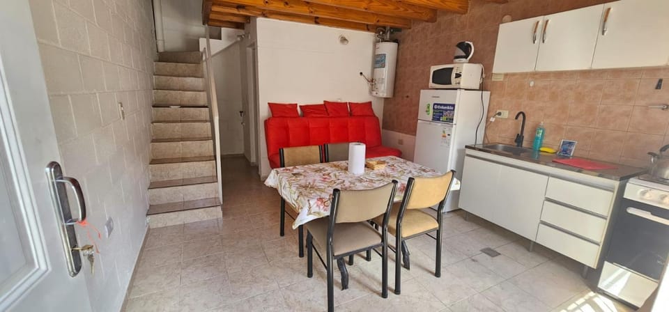 Kitchen or kitchenette, Dining area, oven