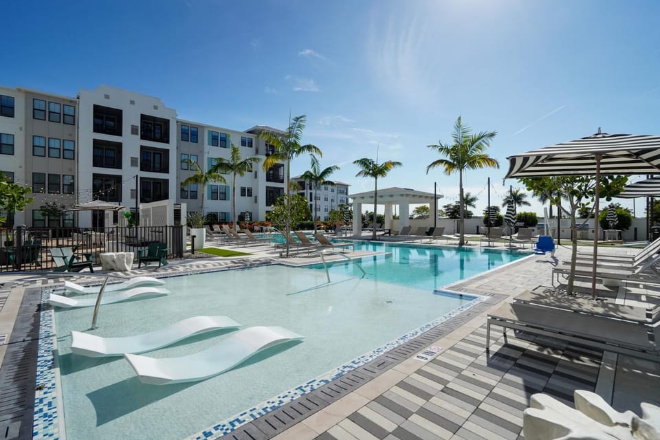 Pool Access! Luxe Condo 7 Mi to Coquina Beach House in Longboat Key