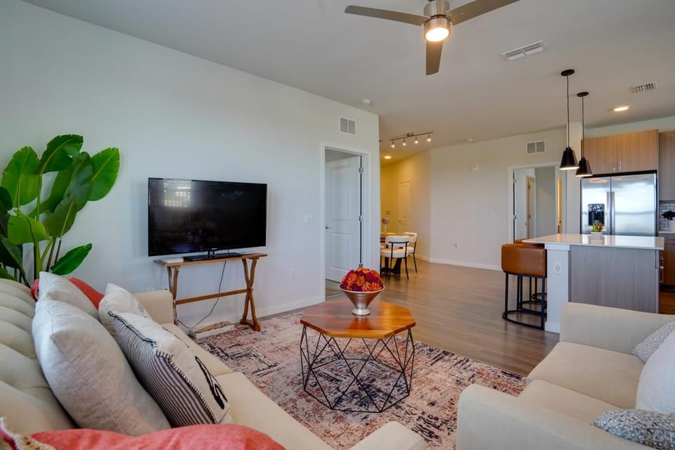 Resort Perks! Family Condo 3 Mi to IMG Academy House in Longboat Key