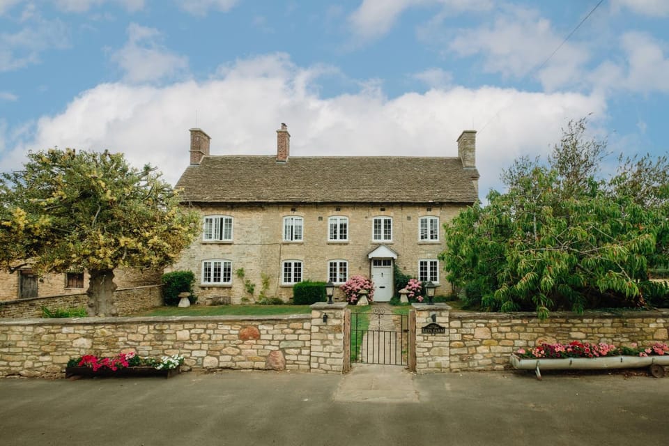 Grade ll listed Farmhouse in Wotton-Under-Edge House in Stroud District
