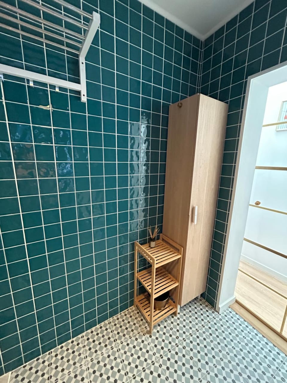 Bathroom, Facility for disabled guests, hair dryier, heating, acessibility
