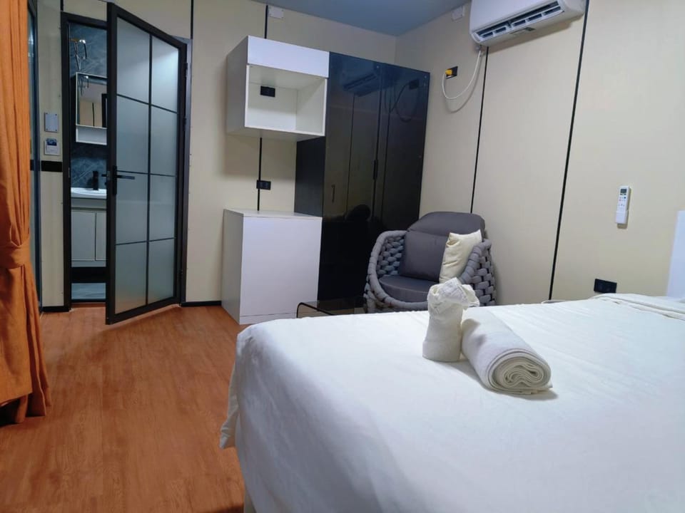 Bed, Photo of the whole room, Bedroom, towels, wardrobe, air conditioner