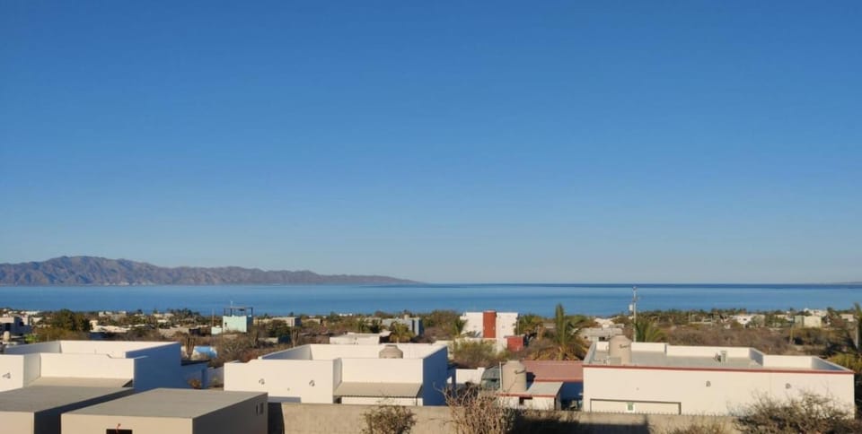 Photo of the whole room, Sea view