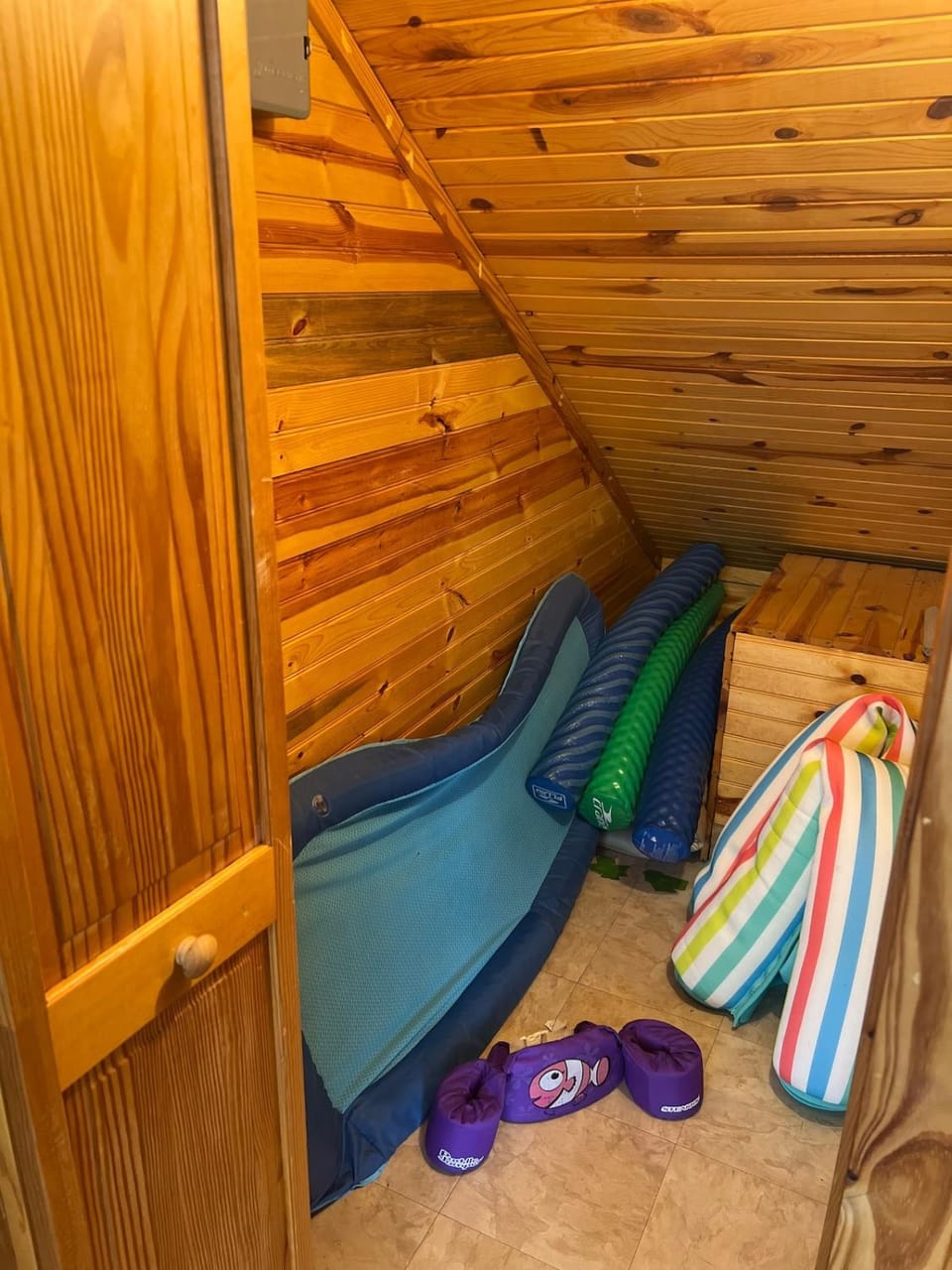 Lakefront Covered Dock Fire pit Sleeps 12 Villa in Douglas Lake