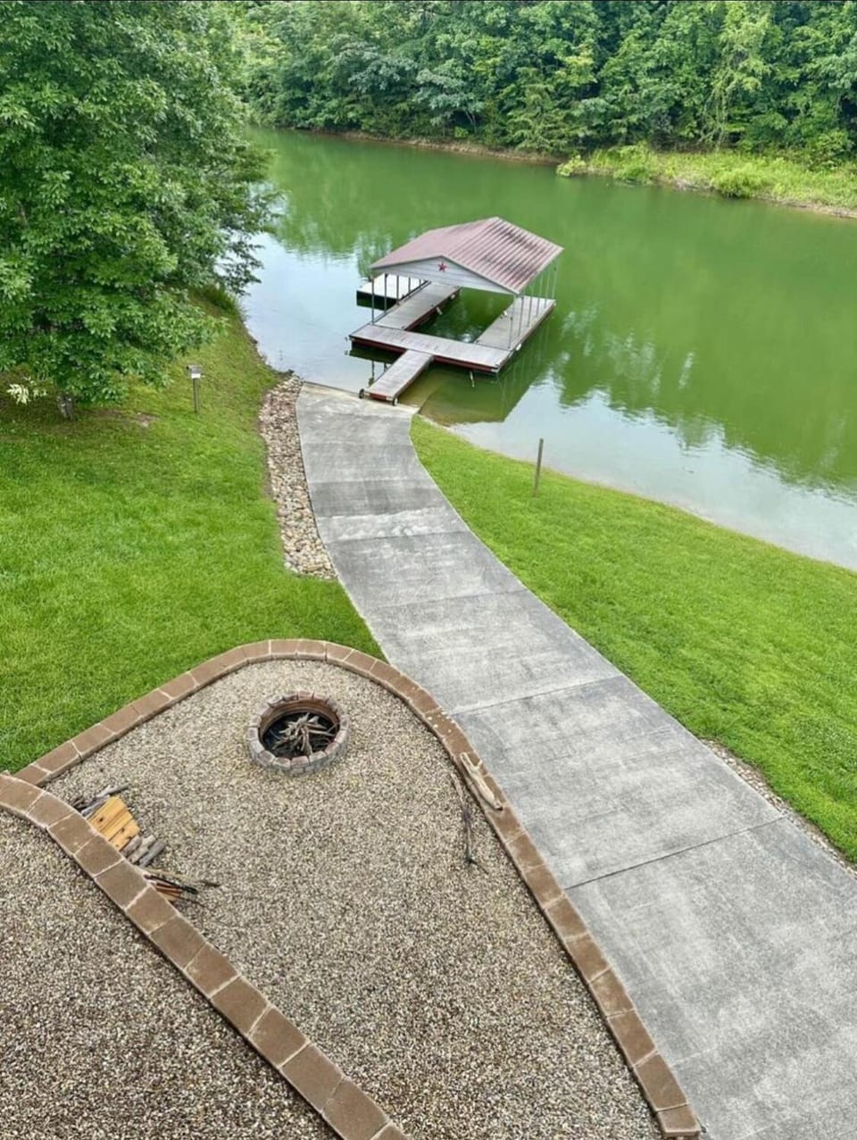 Lakefront Covered Dock Fire pit Sleeps 12 Villa in Douglas Lake