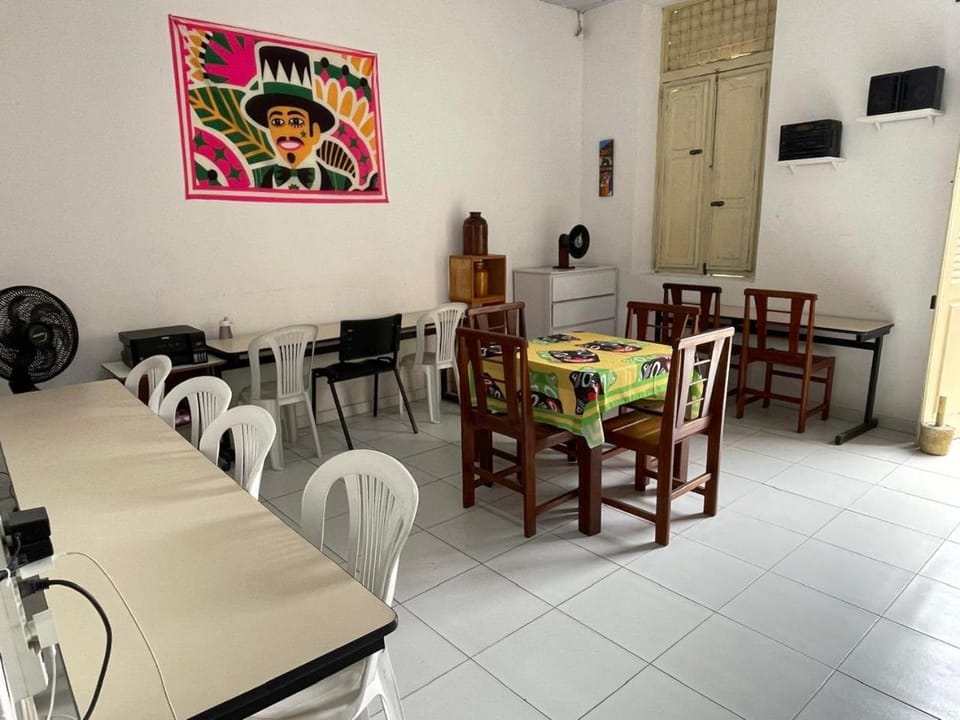 Restaurant/places to eat, Living room, Seating area