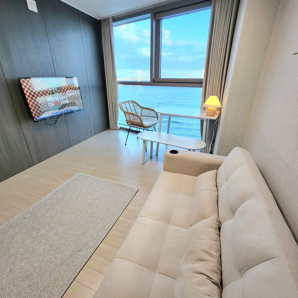 #Busan #Gwangalli #FriendsTrip #HighFloorView #GwanganBridge Apartment in Busan