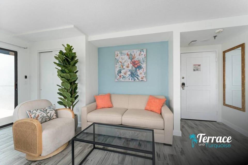 Couples Getaway Fireworks View Studio with Private Terrace Apartment in Orlando