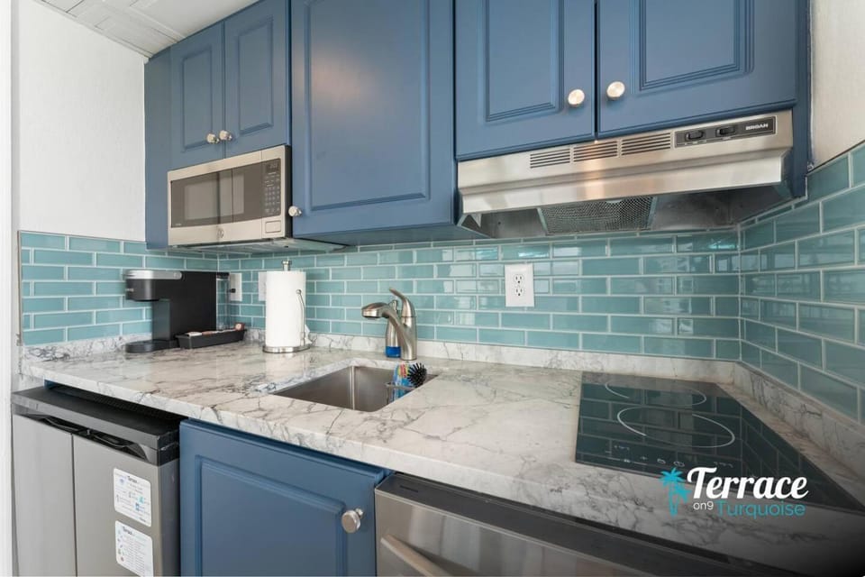 Couples Getaway Fireworks View Studio with Private Terrace Apartment in Orlando