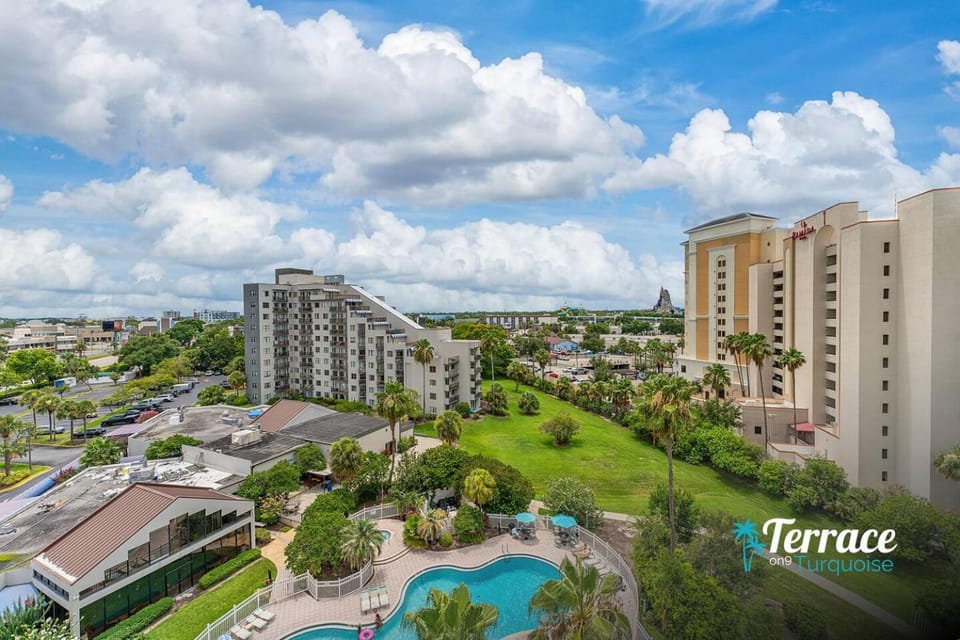Couples Getaway Fireworks View Studio with Private Terrace Apartment in Orlando