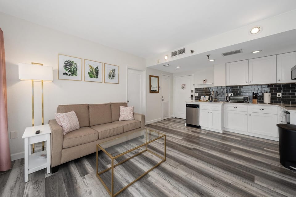 Kitchen or kitchenette, Living room, Seating area