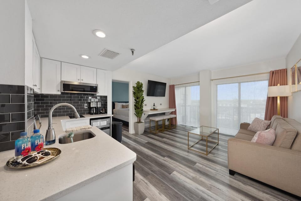 TV and multimedia, Balcony/Terrace, Kitchen or kitchenette, Living room, Seating area, Dining area