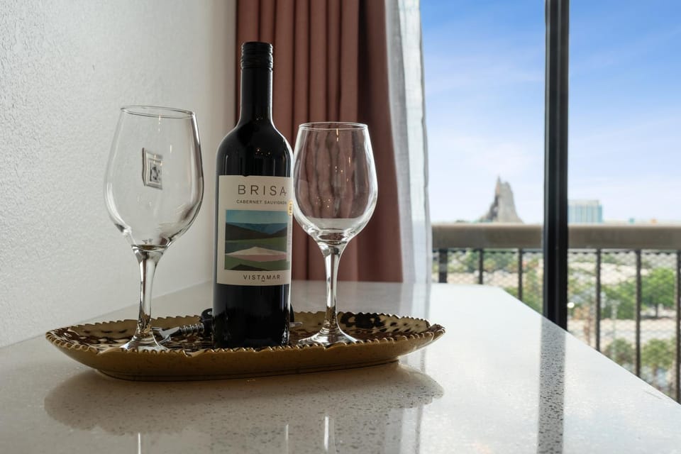 View (from property/room), Balcony/Terrace, Decorative detail, Alcoholic drinks