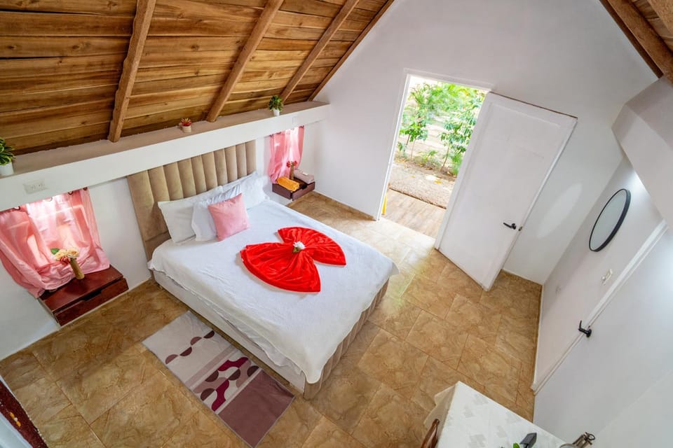 Bed, Photo of the whole room, Seating area, Bedroom, internet, towels, wardrobe, air conditioner