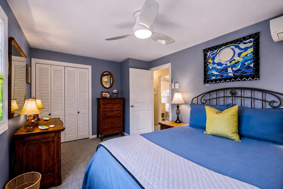 *NEW* West End Artsy Gem, Private Patio, Parking House in Provincetown