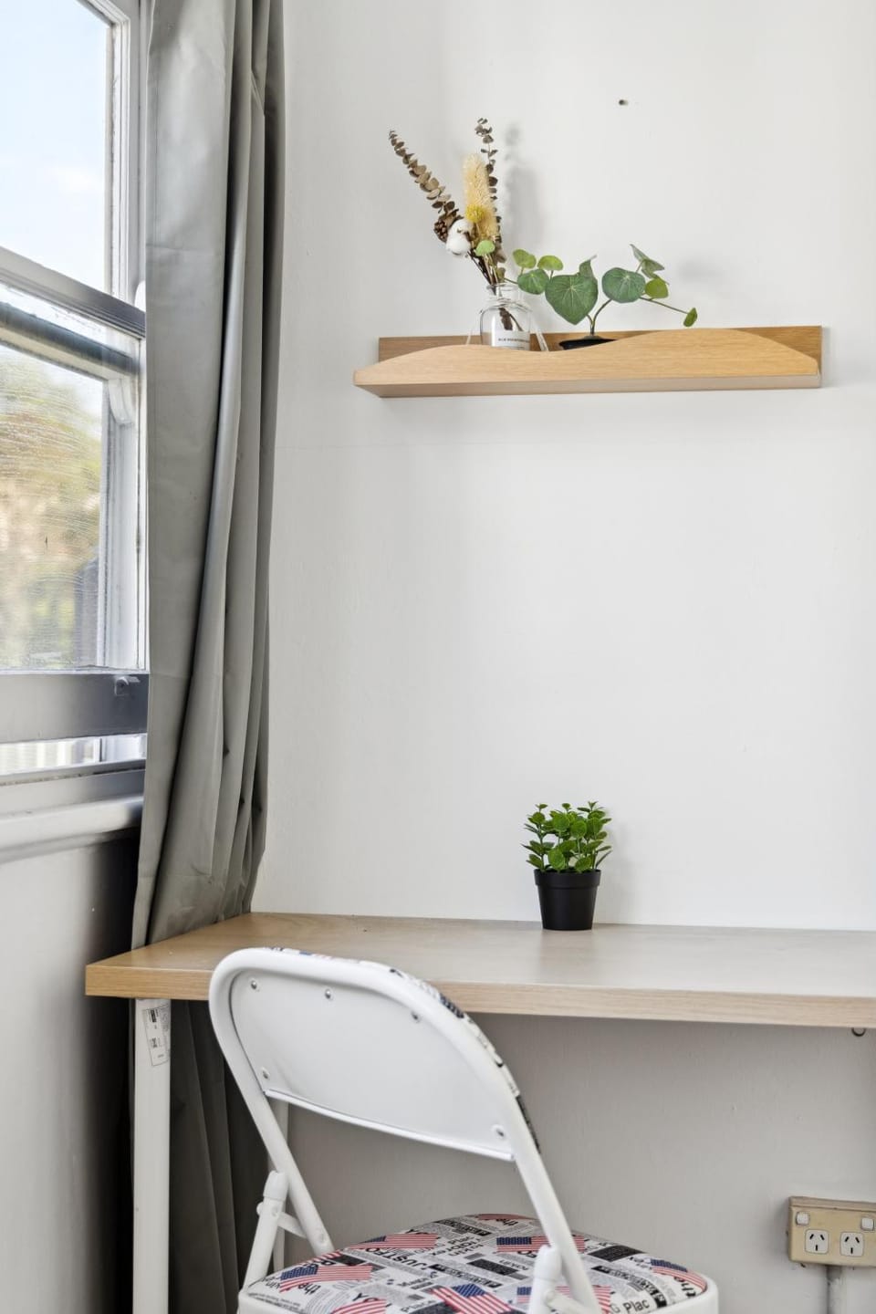 Peaceful Single Room Near Parks & Transit - Shared Bathroom and Kitchen Bed and Breakfast in Sydney