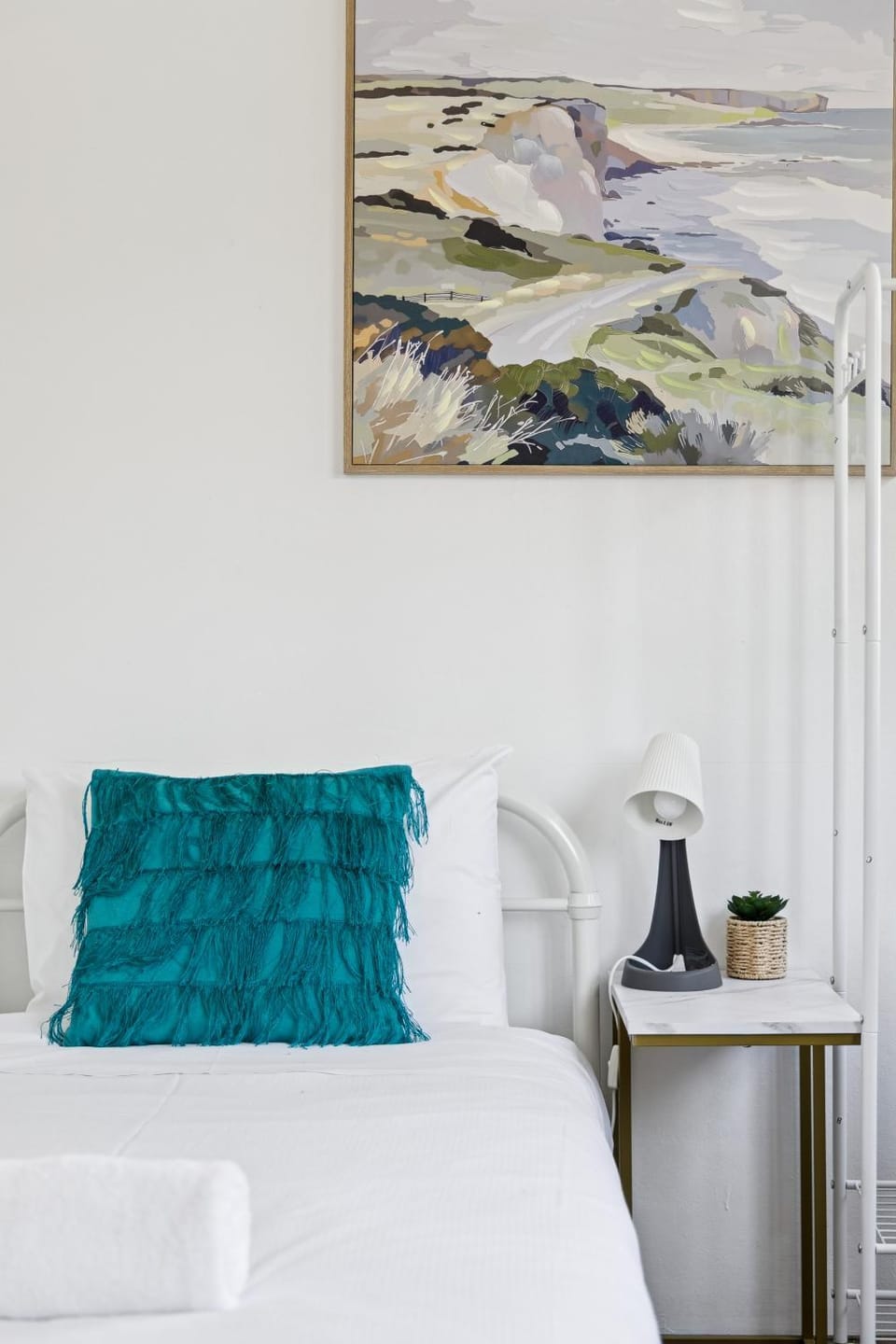 Peaceful Single Room Near Parks & Transit - Shared Bathroom and Kitchen Bed and Breakfast in Sydney