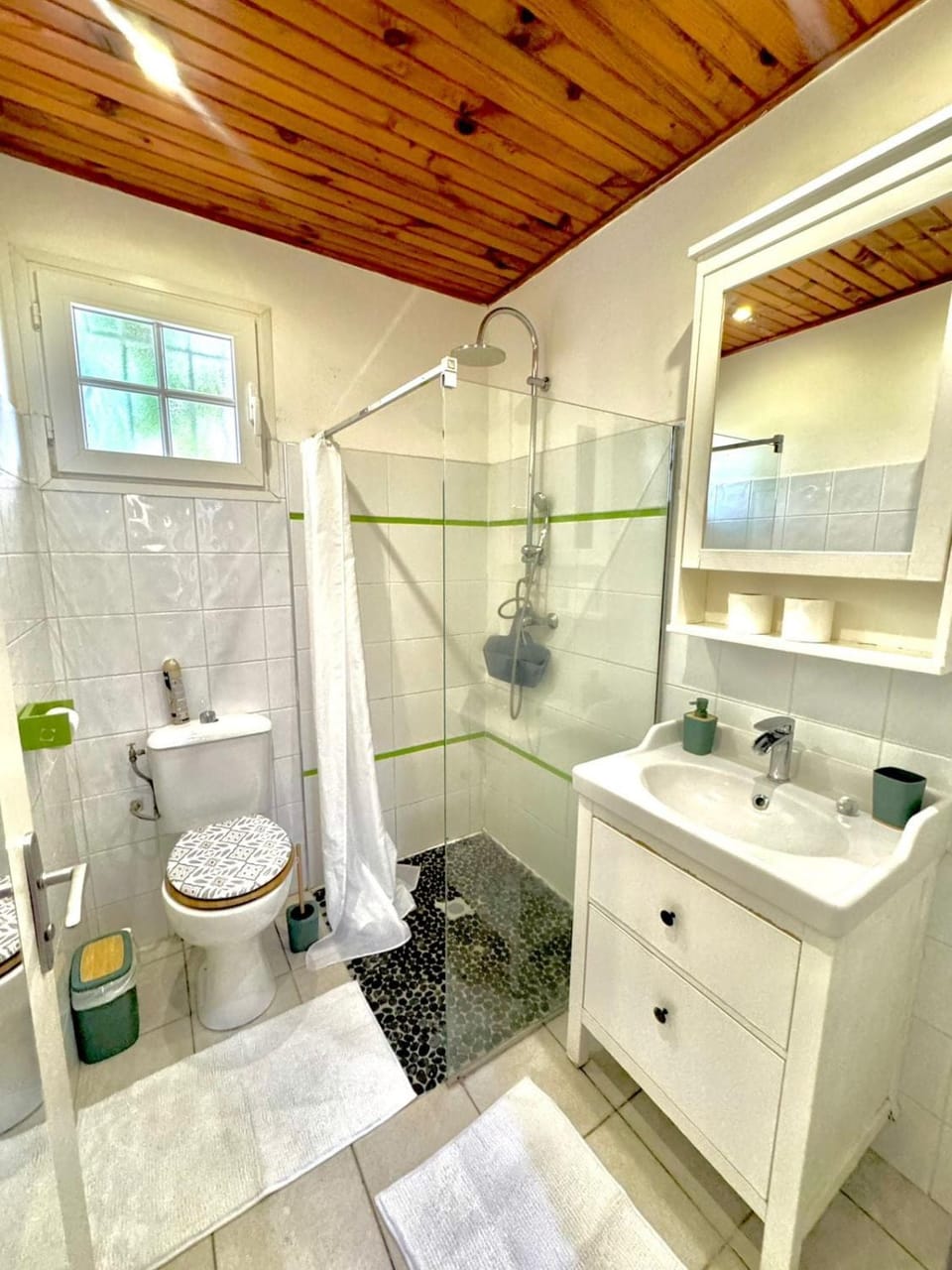 Shower, Toilet, Bathroom, towels