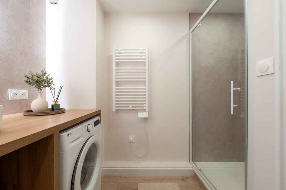 Shower, Bathroom, washing machine