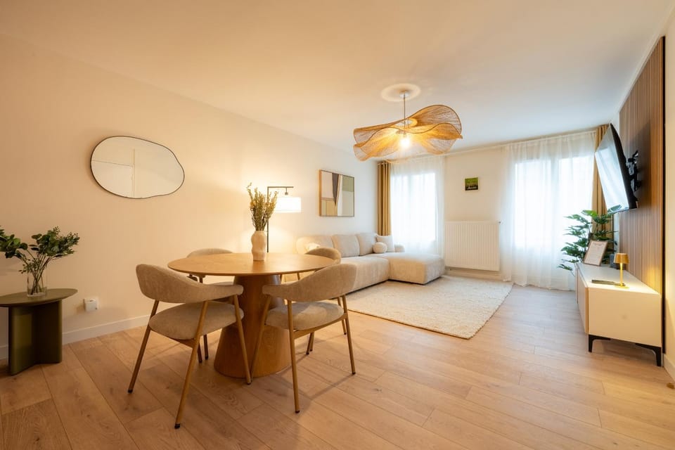 TV and multimedia, Living room, Dining area