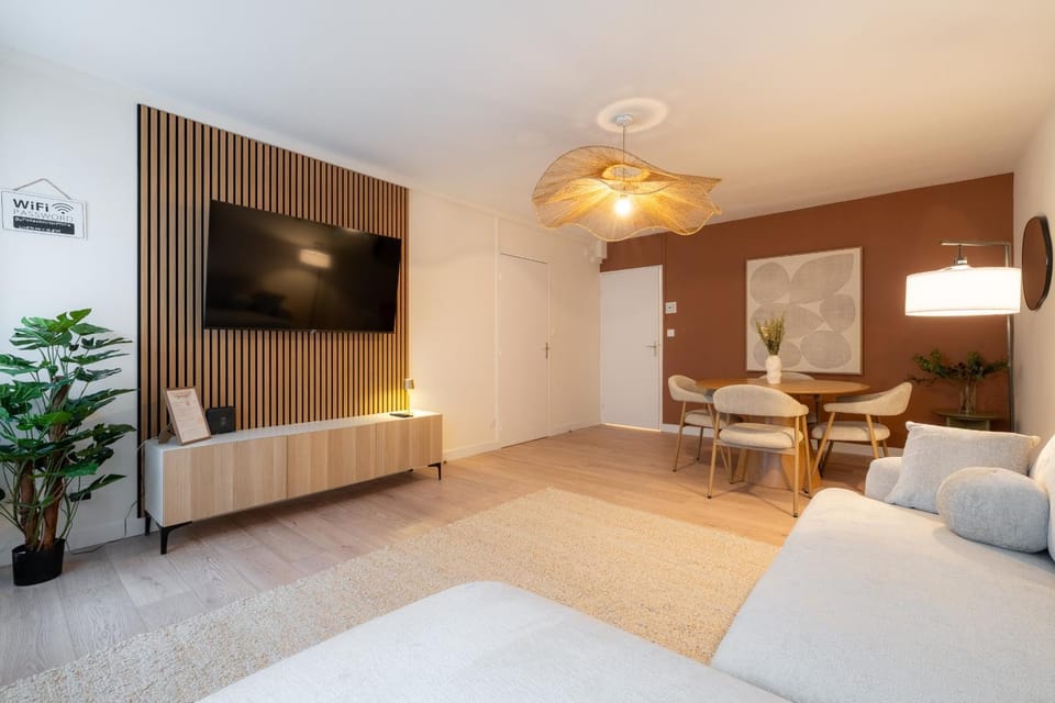 Communal lounge/ TV room, TV and multimedia, Living room, Seating area