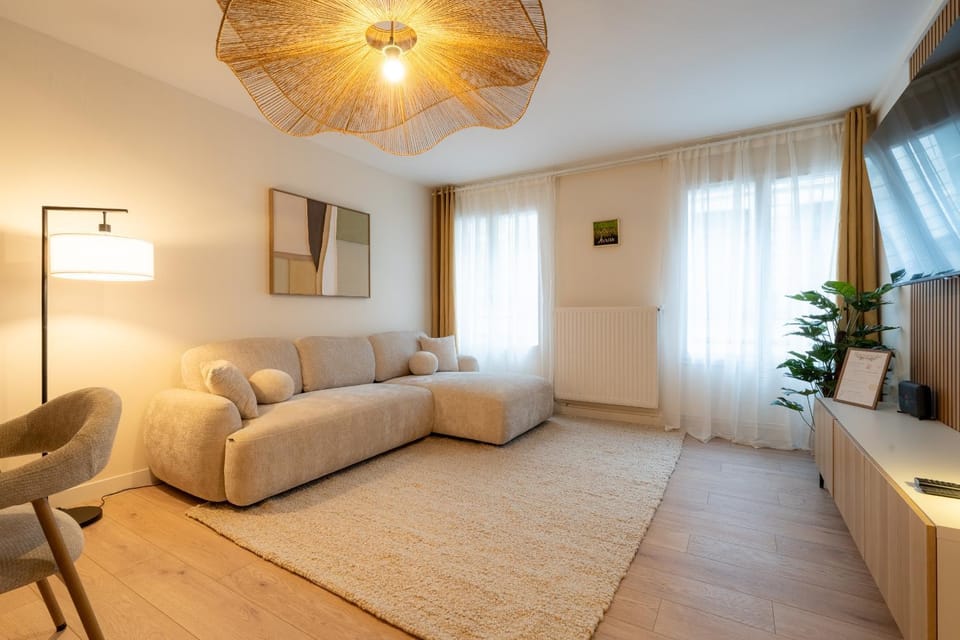 Communal lounge/ TV room, TV and multimedia, Living room, Seating area
