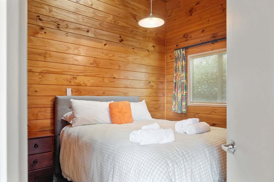 Cedar View - Close to Skyline & Zorb with Spa Pool Apartment in Rotorua