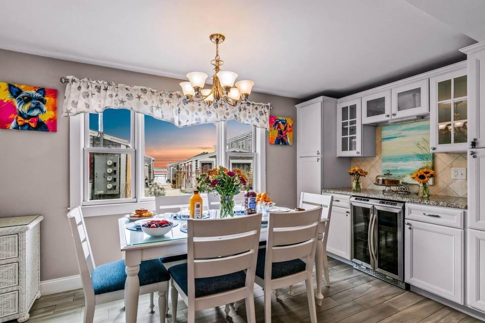 Pet-Friendly Beachside Condo + Parking on Comm St Apartment in Provincetown