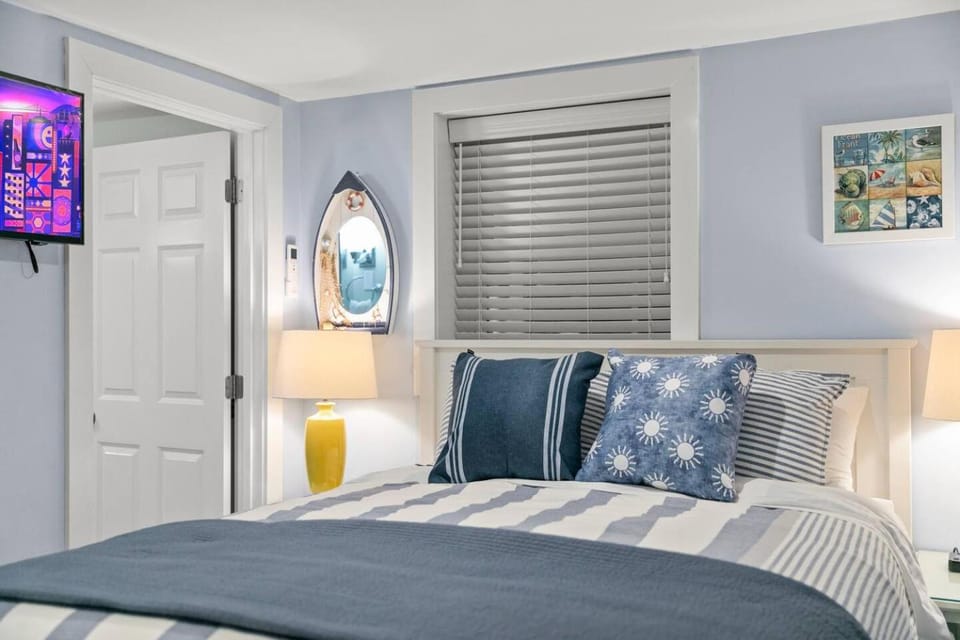 Pet-Friendly Beachside Condo + Parking on Comm St Apartment in Provincetown