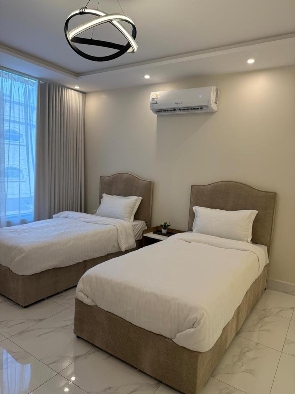 Bed, Photo of the whole room, Bedroom, air conditioner