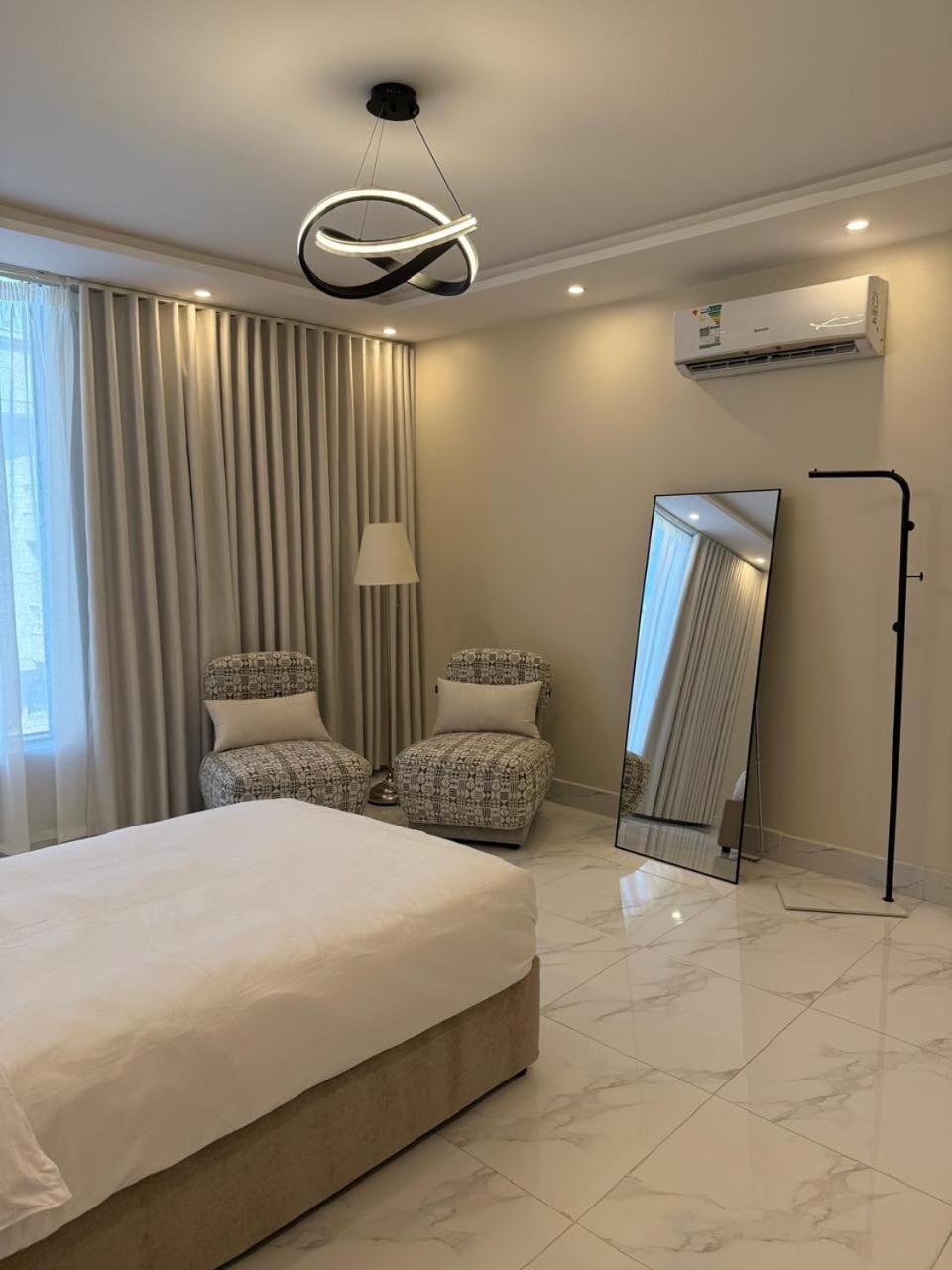 Bed, Photo of the whole room, Bedroom, air conditioner