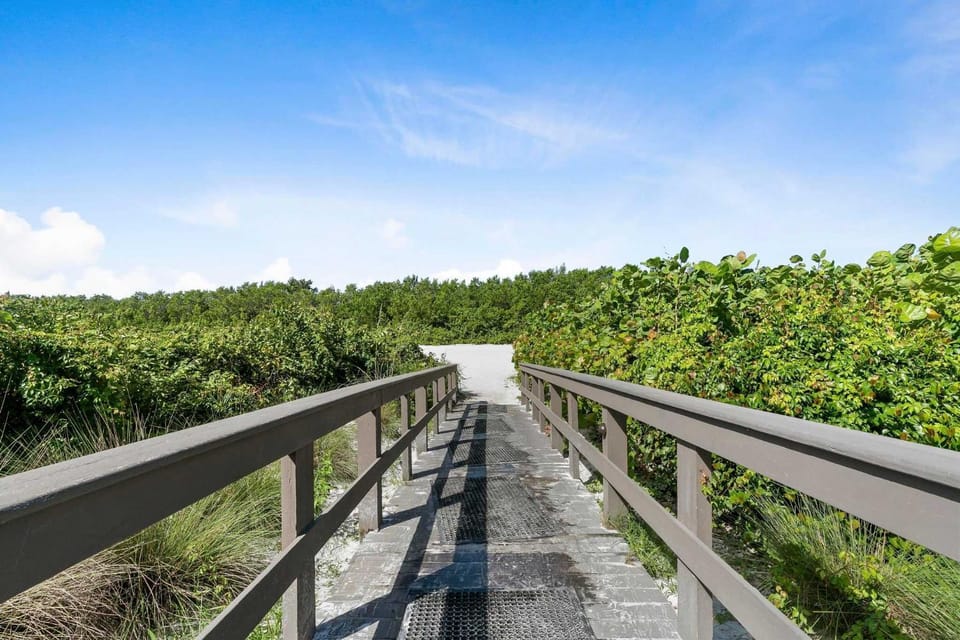 Oceanview Marco Island Condo Beach Access House in Marco Island
