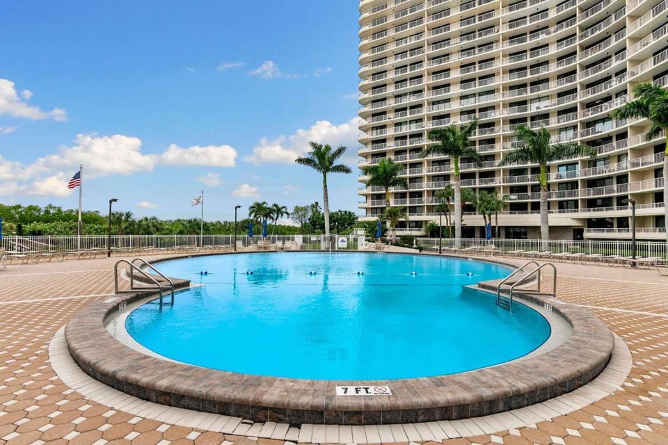 Oceanview Marco Island Condo Beach Access House in Marco Island