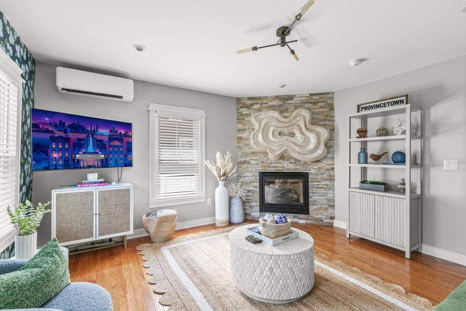 Bright and Modern Condo w/ Patio, Parking, AC Apartment in Provincetown
