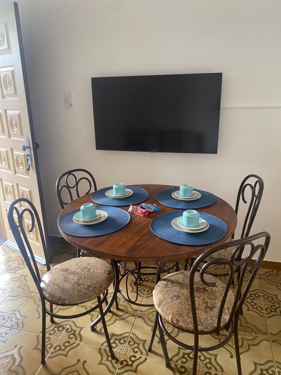 TV and multimedia, Living room, Dining area