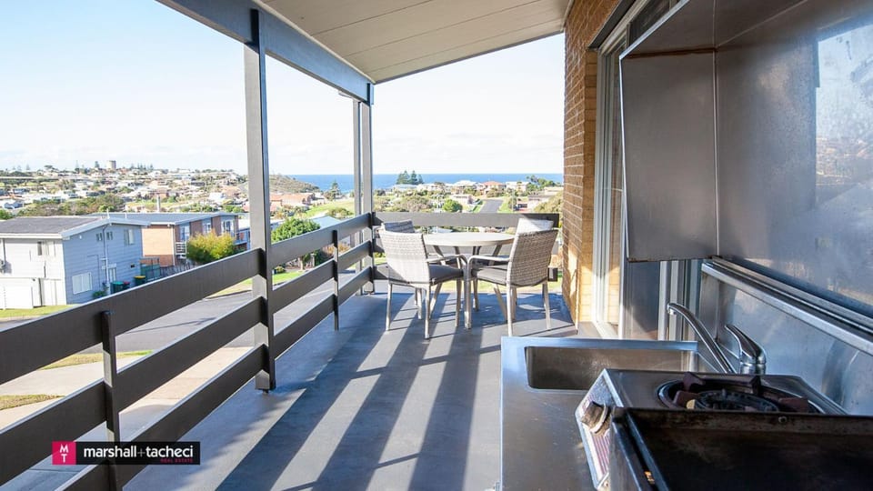 Patio, BBQ facilities, Balcony/Terrace, Balcony/Terrace, Seating area, Dining area, Sea view