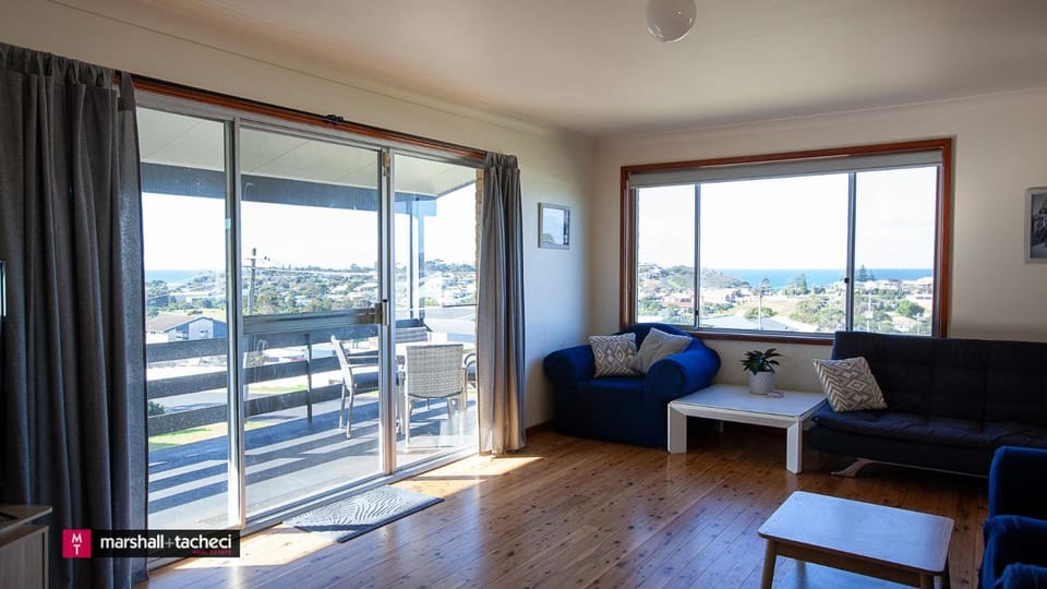 View (from property/room), Balcony/Terrace, Living room, Seating area