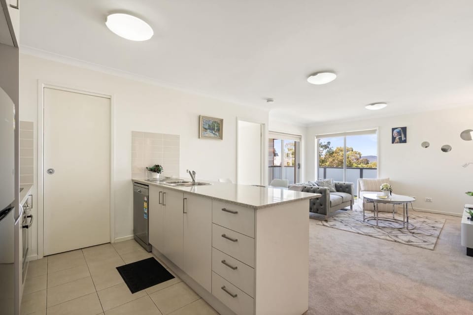 Relaxed 2BR 2BTH Apartment with Balcony & Parking Apartment in Canberra