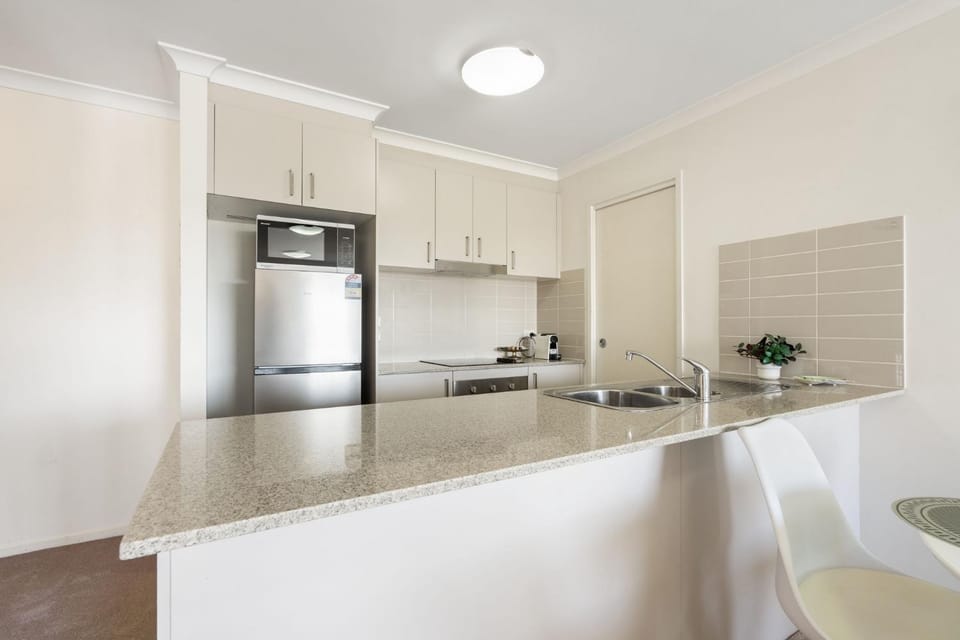 Relaxed 2BR 2BTH Apartment with Balcony & Parking Apartment in Canberra