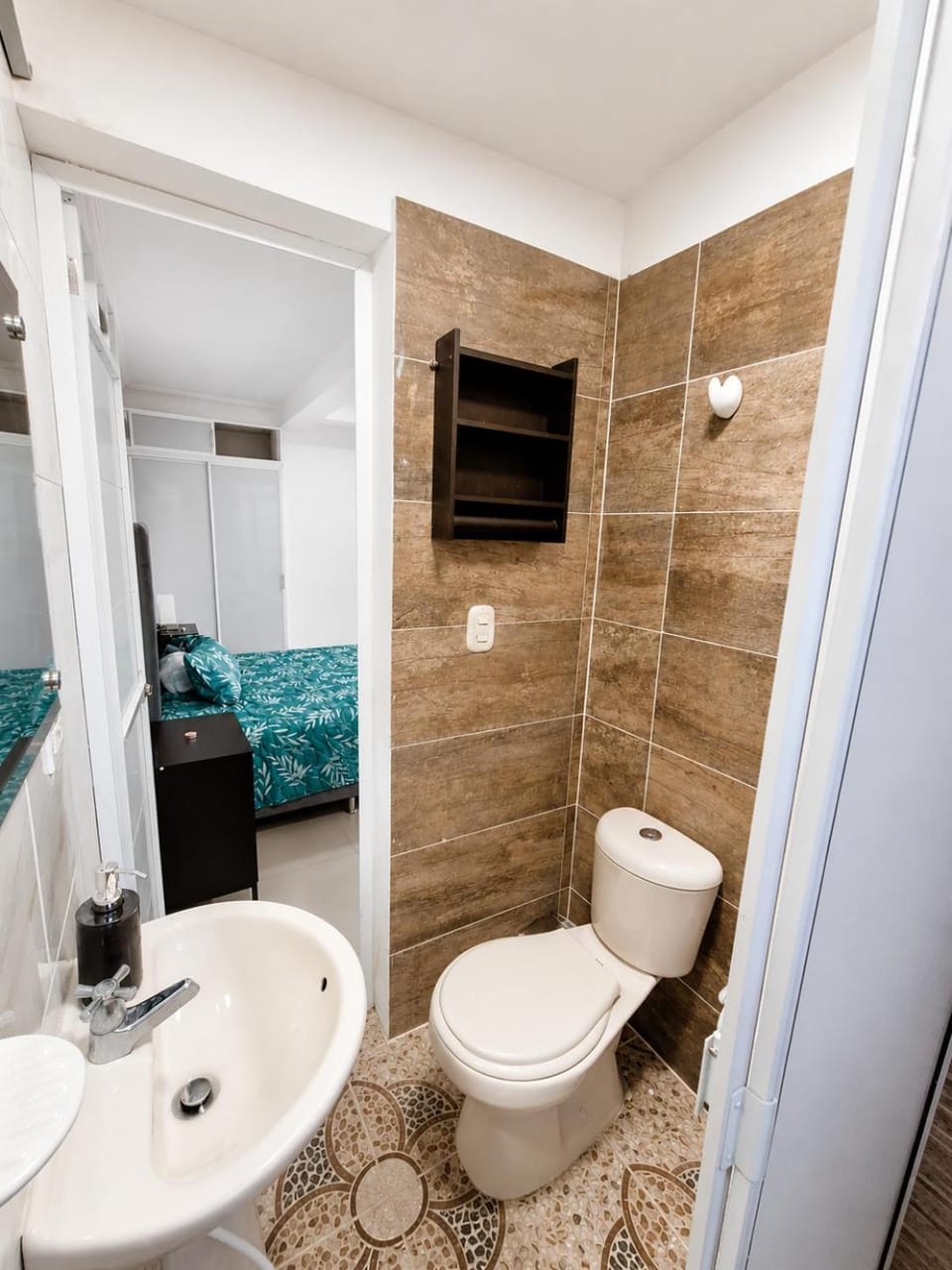 Shower, Toilet, Public Bath, towels
