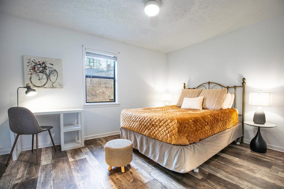 Bed, Bedroom