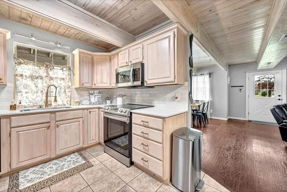 The Oak Cottage- Charming Downtown Family Retreat in the Heart of Siloam Springs House in Siloam Springs