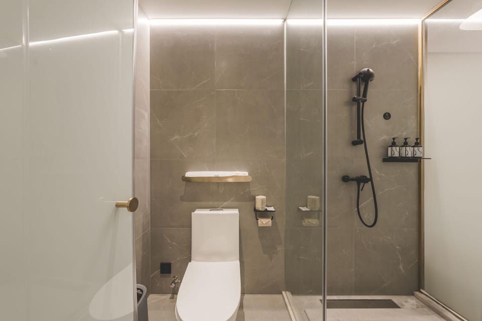 Shower, Toilet, Bathroom