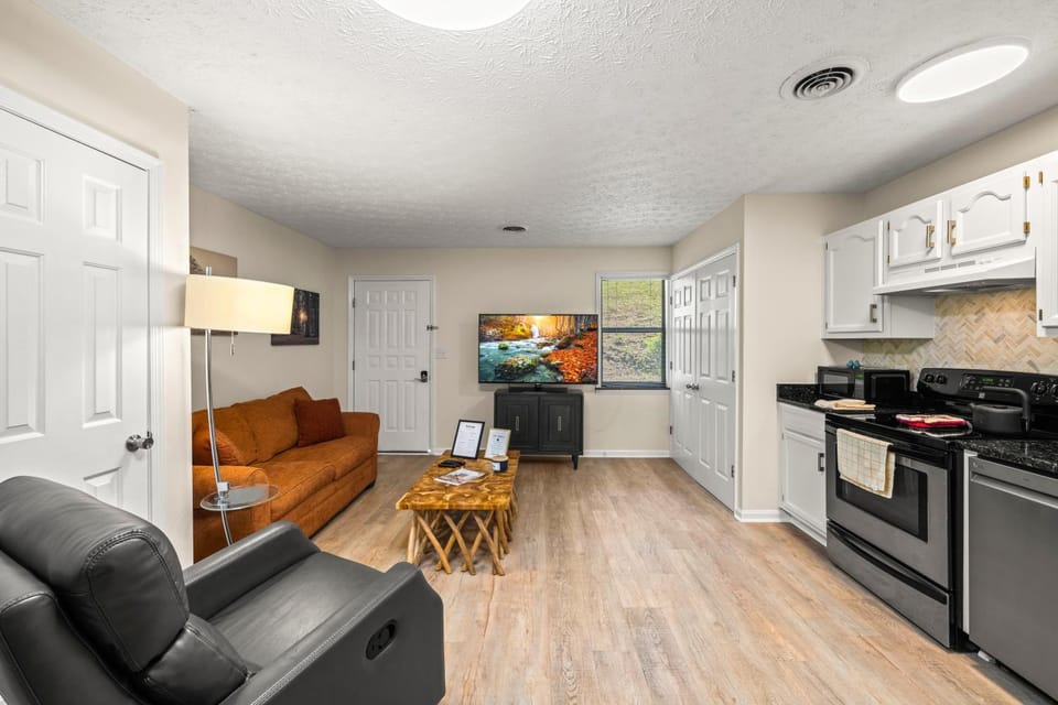 TV and multimedia, Kitchen or kitchenette, Living room