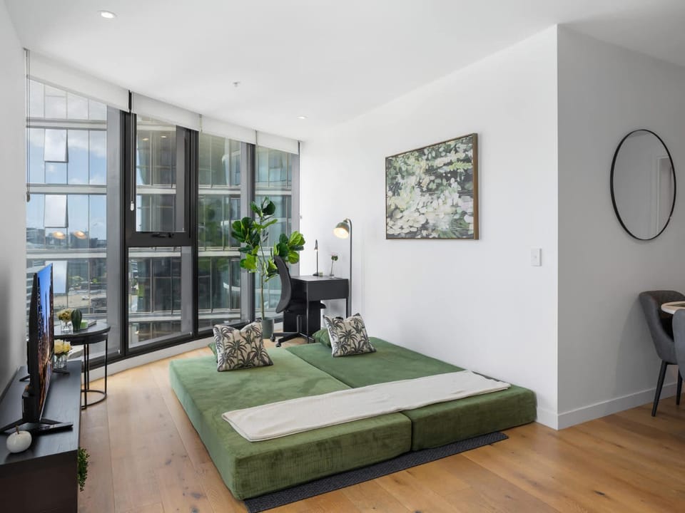 Valley Getaway - Rooftop Pool - Parking - Sleeps 6 Apartment in Brisbane