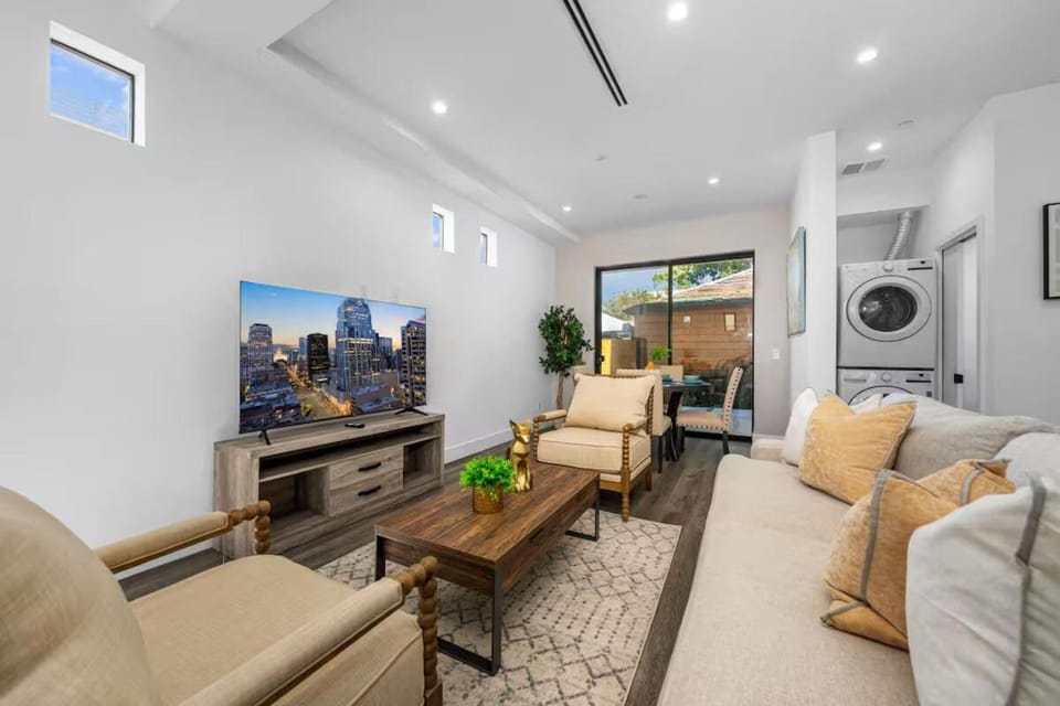 2BR 2BA Villa in Melrose with Free Parking Villa in West Hollywood