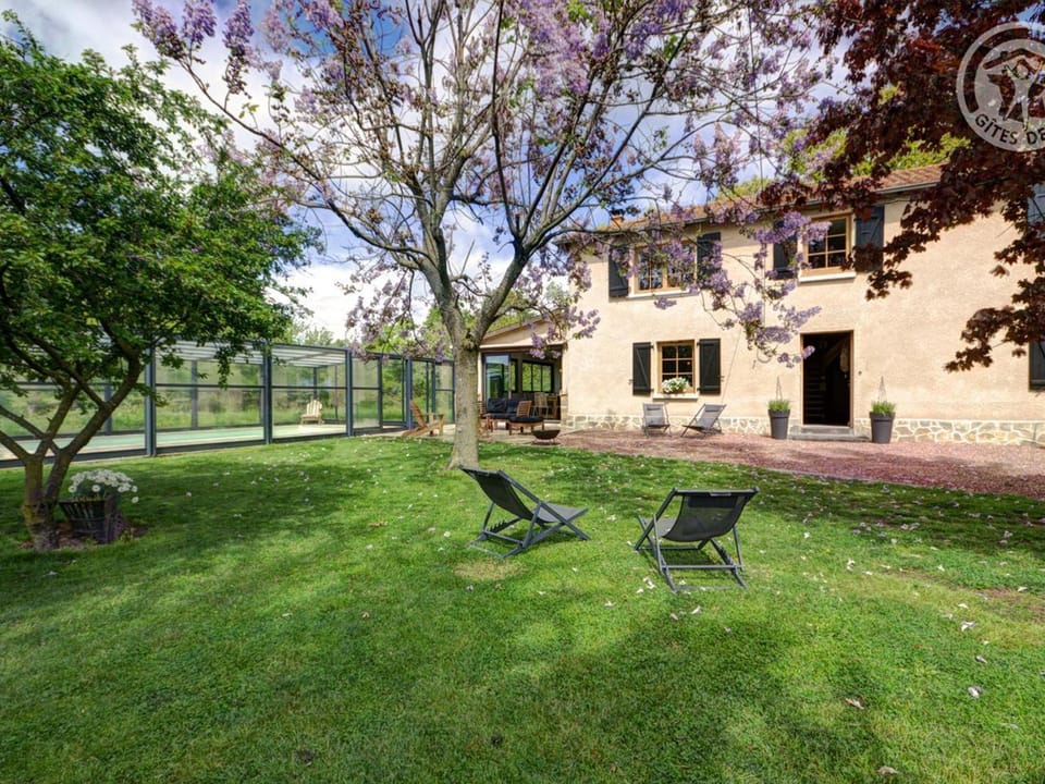 Gîtes spacieux avec piscine privative, sauna, animaux acceptés et parking, jusqu'à 18 personnes - FR-1-496-382 House in Bourgogne-Franche-Comté