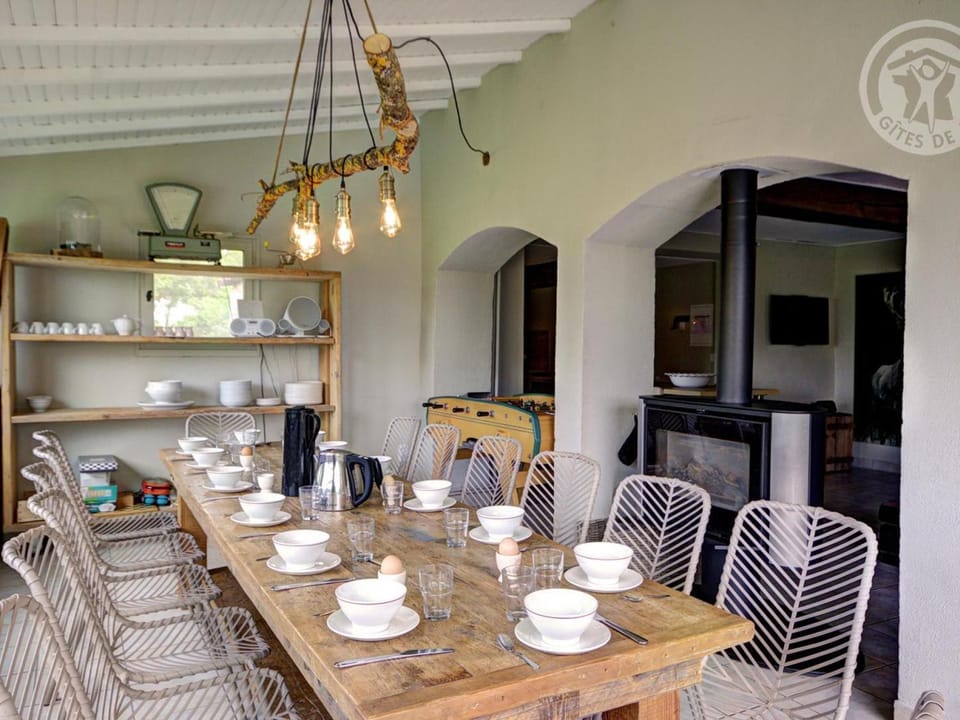 Gîtes spacieux avec piscine privative, sauna, animaux acceptés et parking, jusqu'à 18 personnes - FR-1-496-382 House in Auvergne-Rhône-Alpes