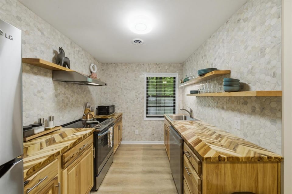 Kitchen or kitchenette, dishwasher, pet friendly, stove, toaster, kitchen