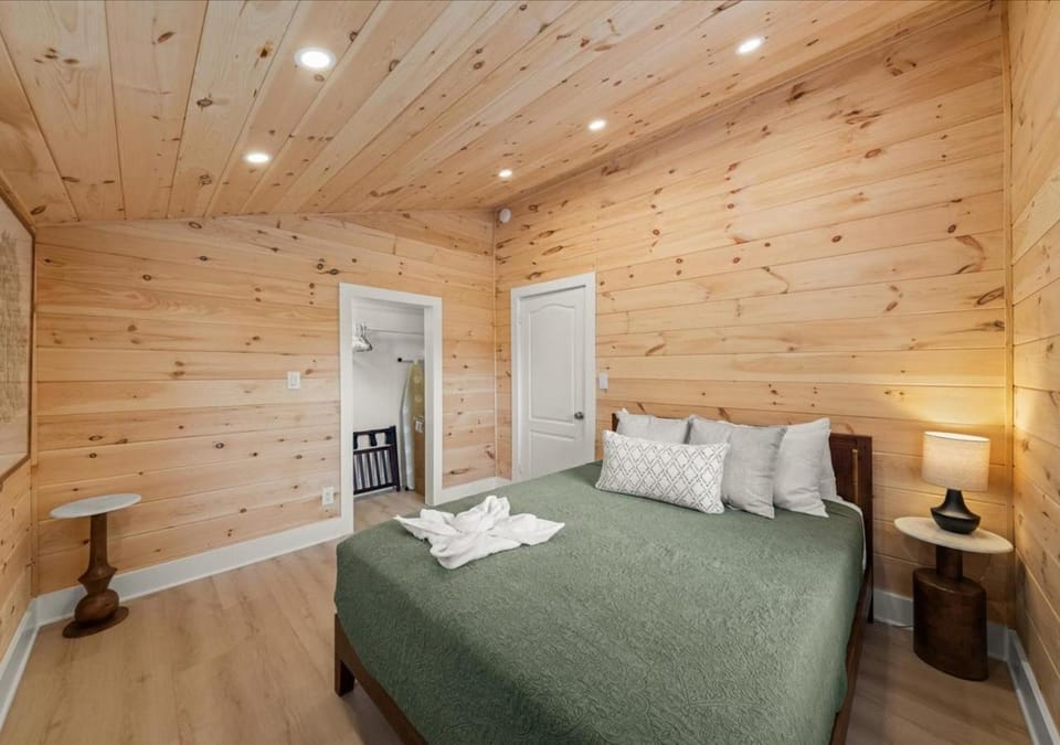 Bed, Bedroom